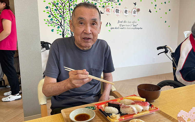 敬老会を開催しました。