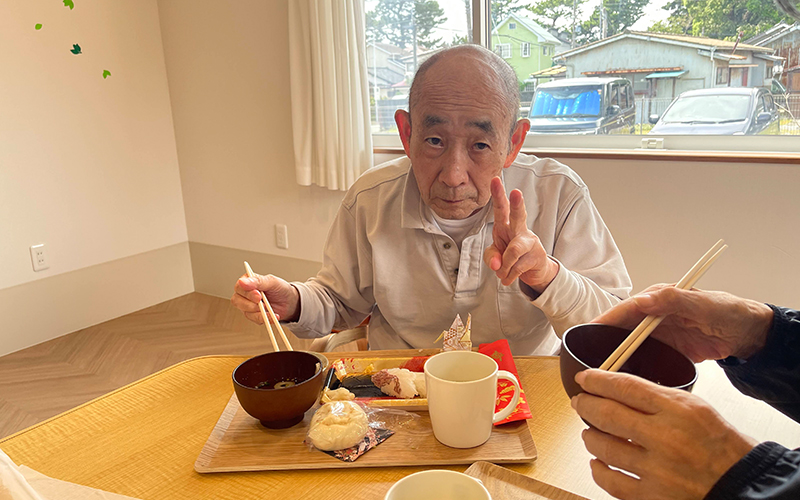 敬老会を開催しました。