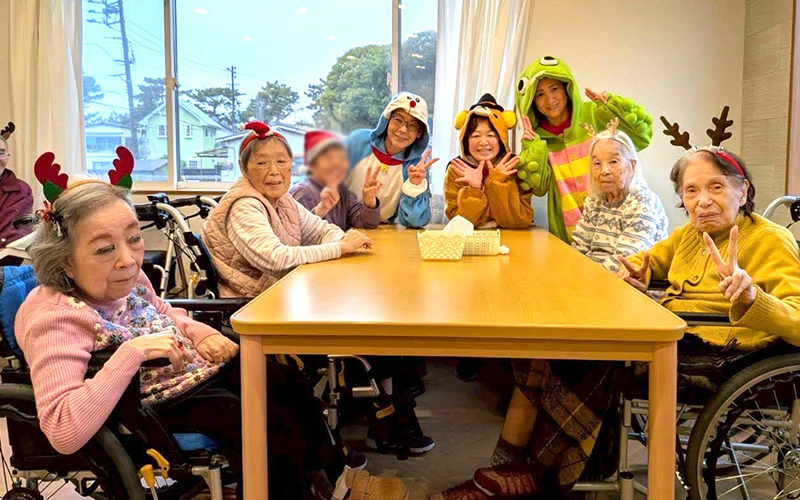 クリスマス会はビンゴで大盛り上がり