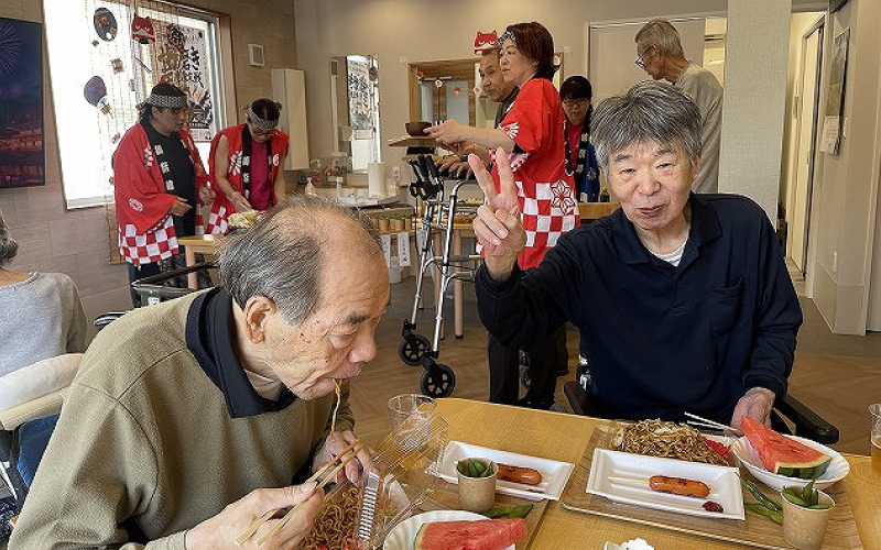 夏祭り「屋台ケアリー」を行いました。